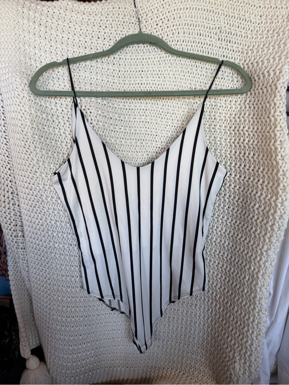 3 Bodysuits - Gaze V-Neck Sleeveless Bodysuit - Picture 4 of 7